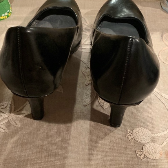 Black heels - Picture 2 of 5